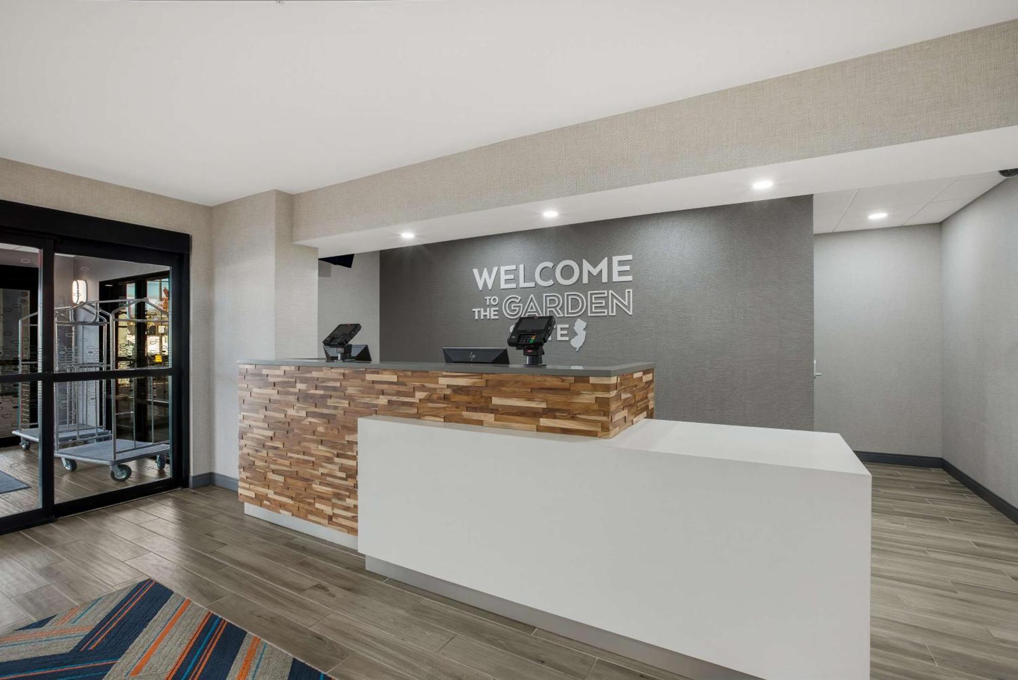 Hampton Inn Linden Kültér fotó